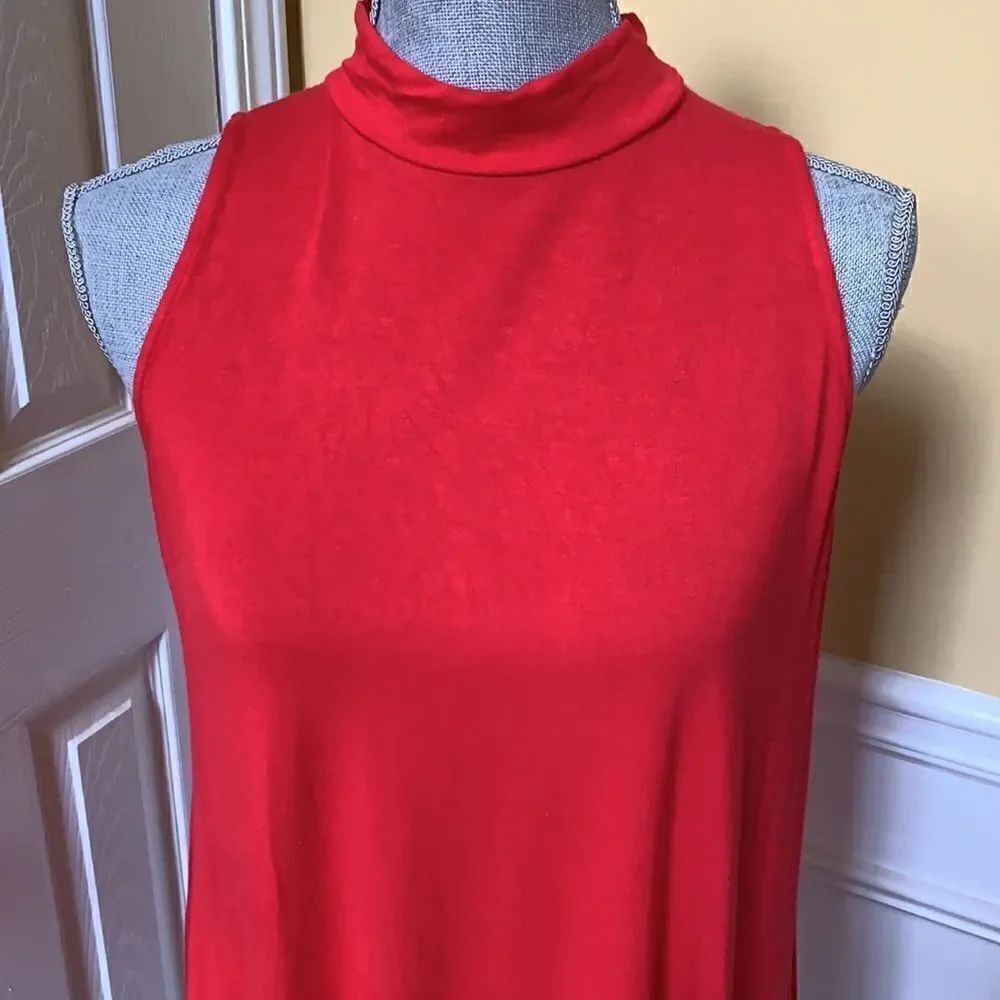 Red Dress  - Picture 4 of 6